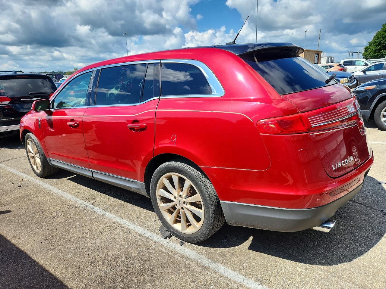 2LMHJ5AT4CBL54208 · 2012 LINCOLN MKT · 2/13