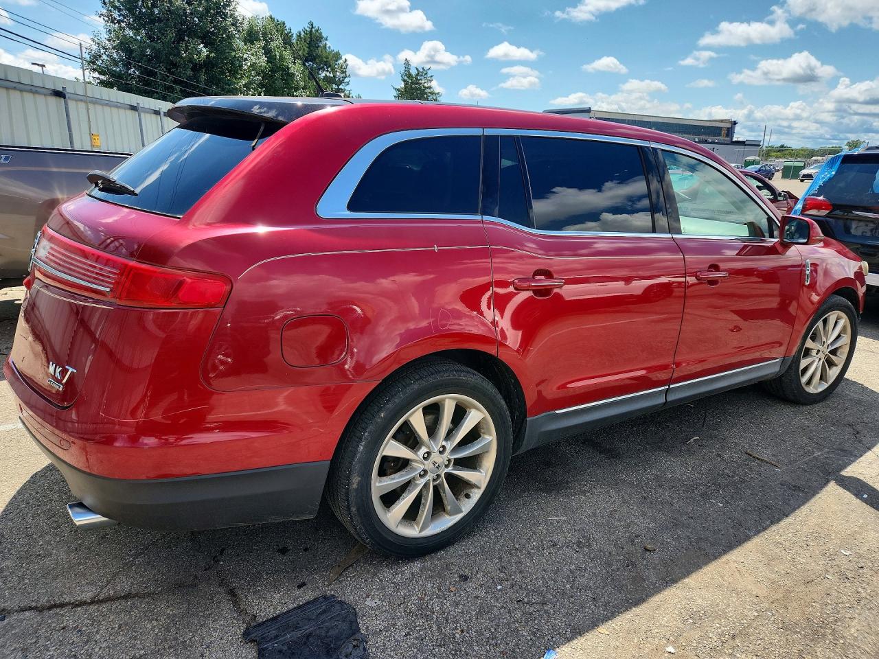2LMHJ5AT4CBL54208 · 2012 LINCOLN MKT · 3/13