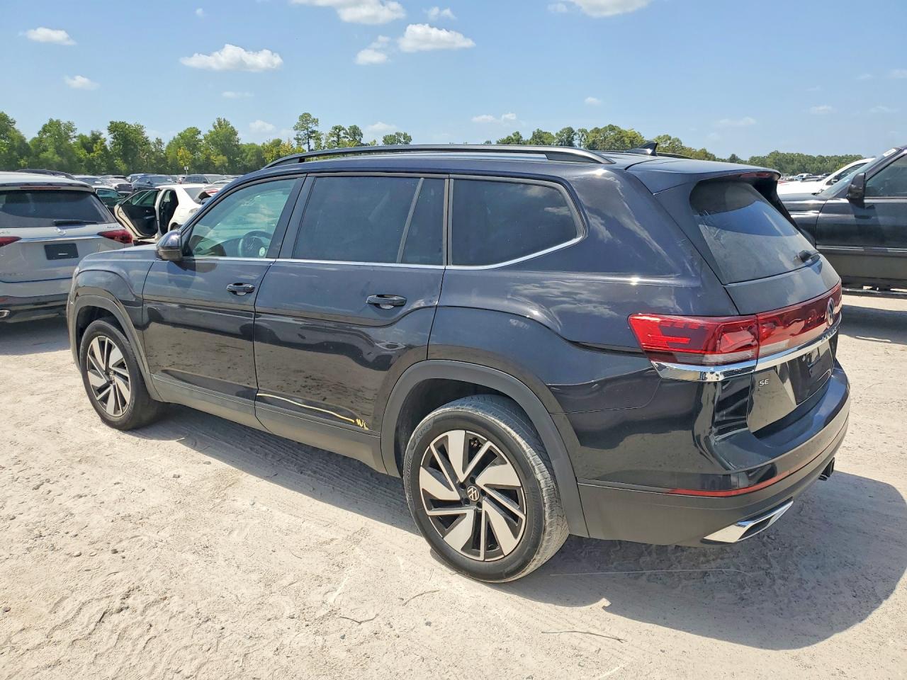 1V2HR2CA0SC565812 · 2025 VOLKSWAGEN ATLAS · 2/13