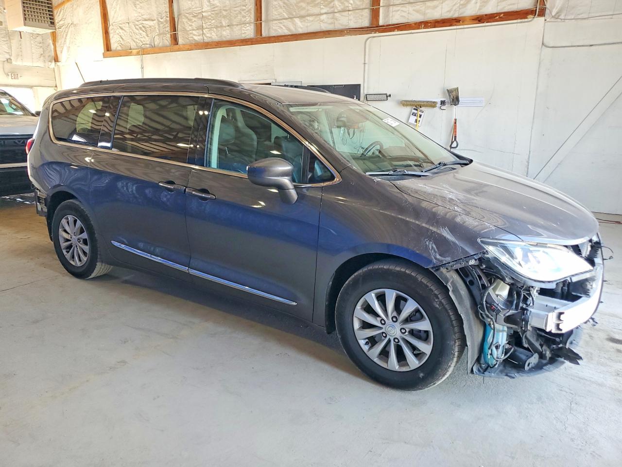2C4RC1BG3HR569876 · 2017 CHRYSLER PACIFICA · 4/13