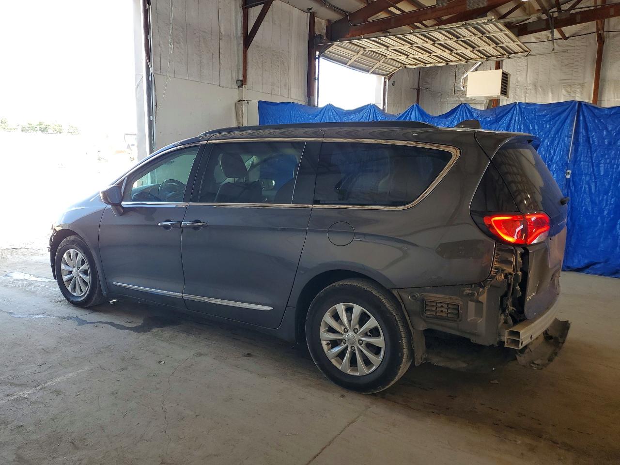 2C4RC1BG3HR569876 · 2017 CHRYSLER PACIFICA · 2/13