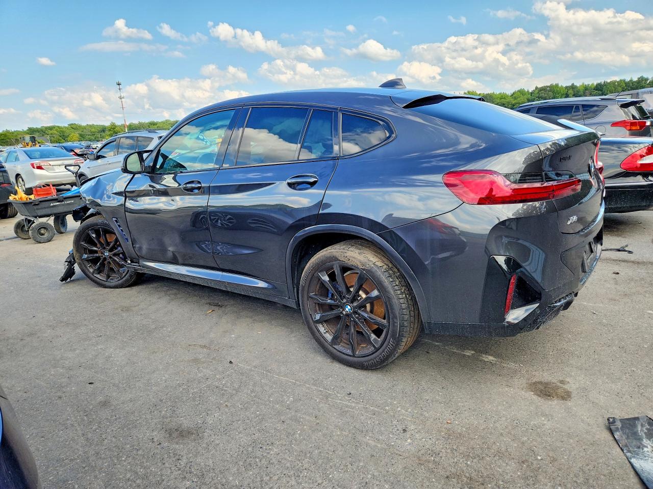 5UX43DT06N9J98273 · 2022 BMW X4 · 2/14