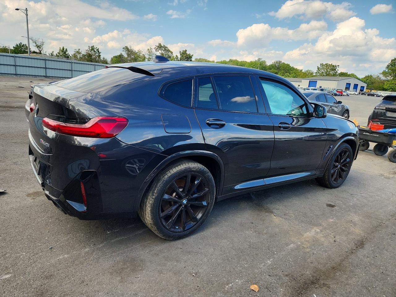 5UX43DT06N9J98273 · 2022 BMW X4 · 3/14
