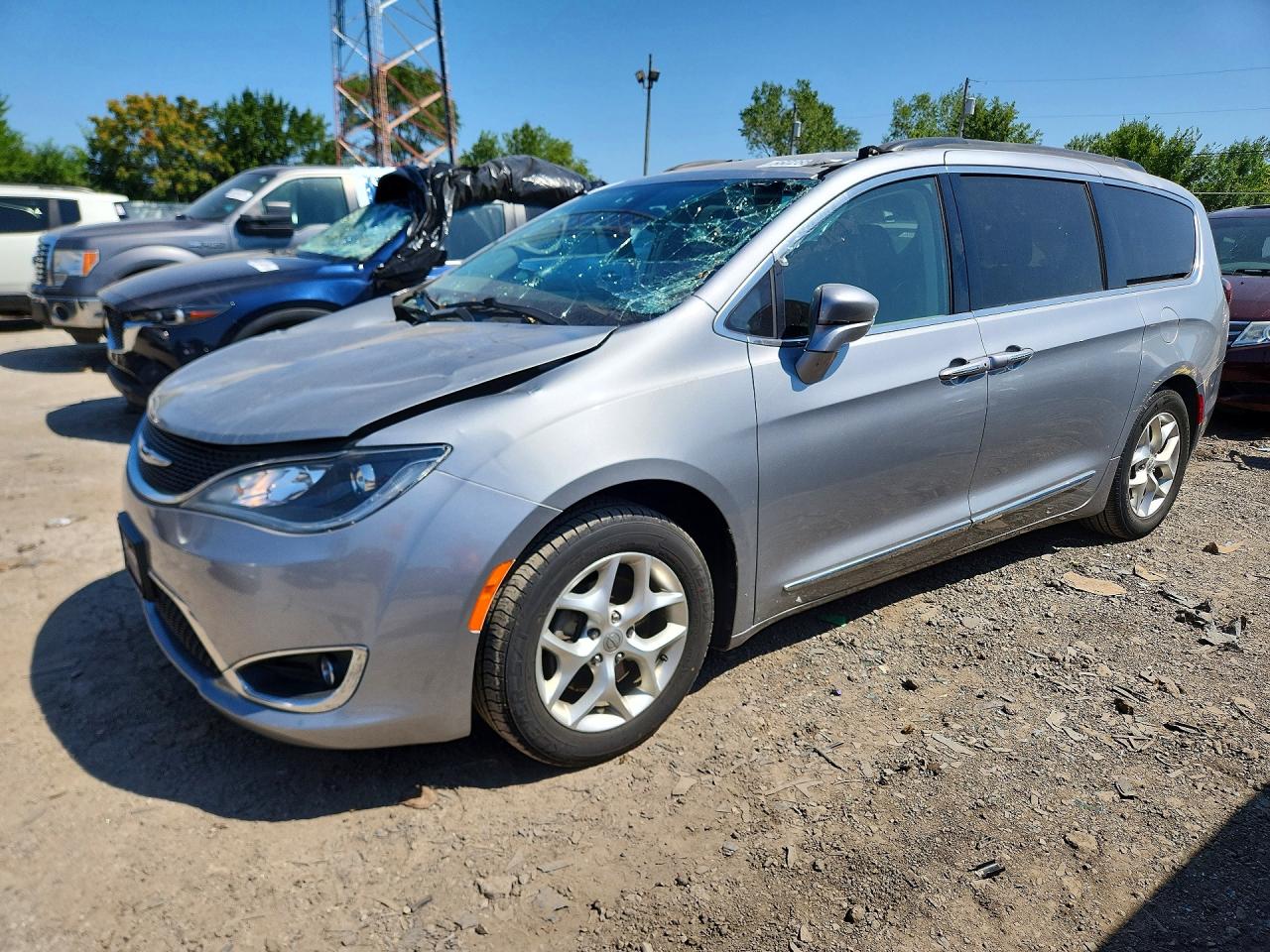 2C4RC1BG9HR810145 · 2017 CHRYSLER PACIFICA