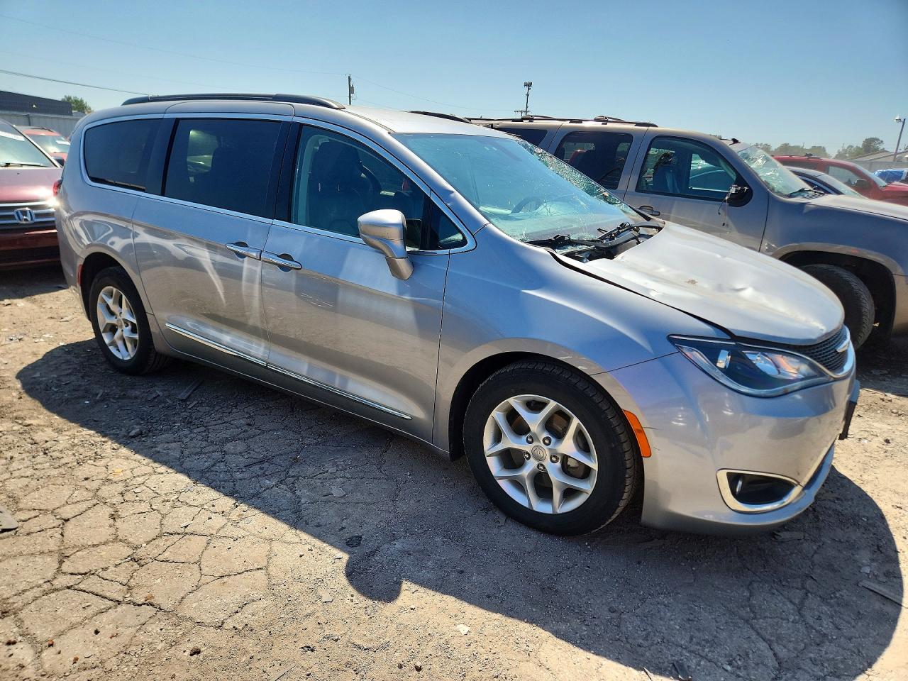 2C4RC1BG9HR810145 · 2017 CHRYSLER PACIFICA · 4/13