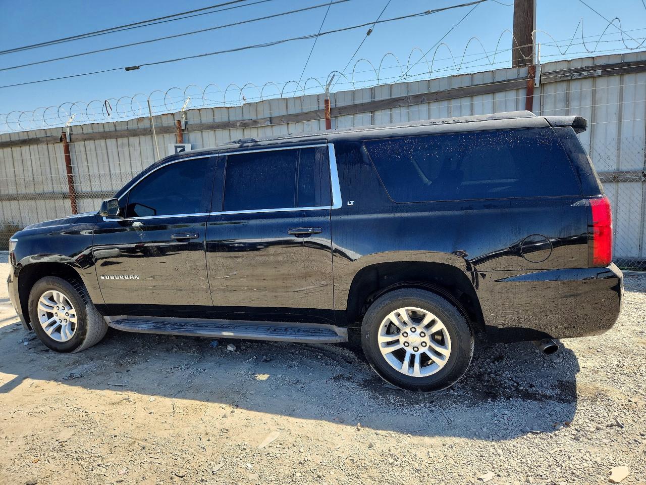 1GNSCJKC2FR309543 · 2015 CHEVROLET SUBURBAN · 2/13