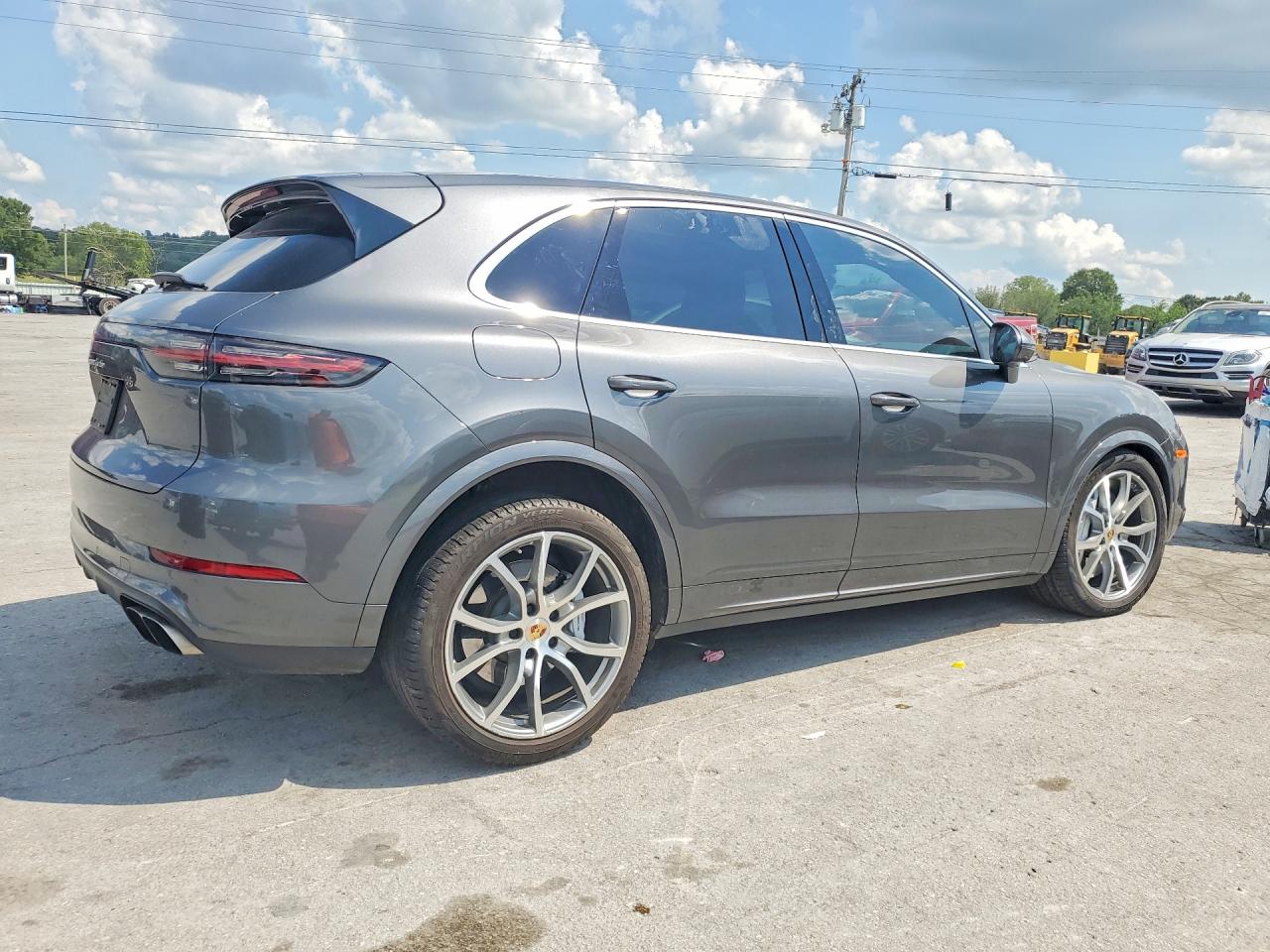WP1AF2AY4KDA81551 · 2019 PORSCHE CAYENNE · 3/13