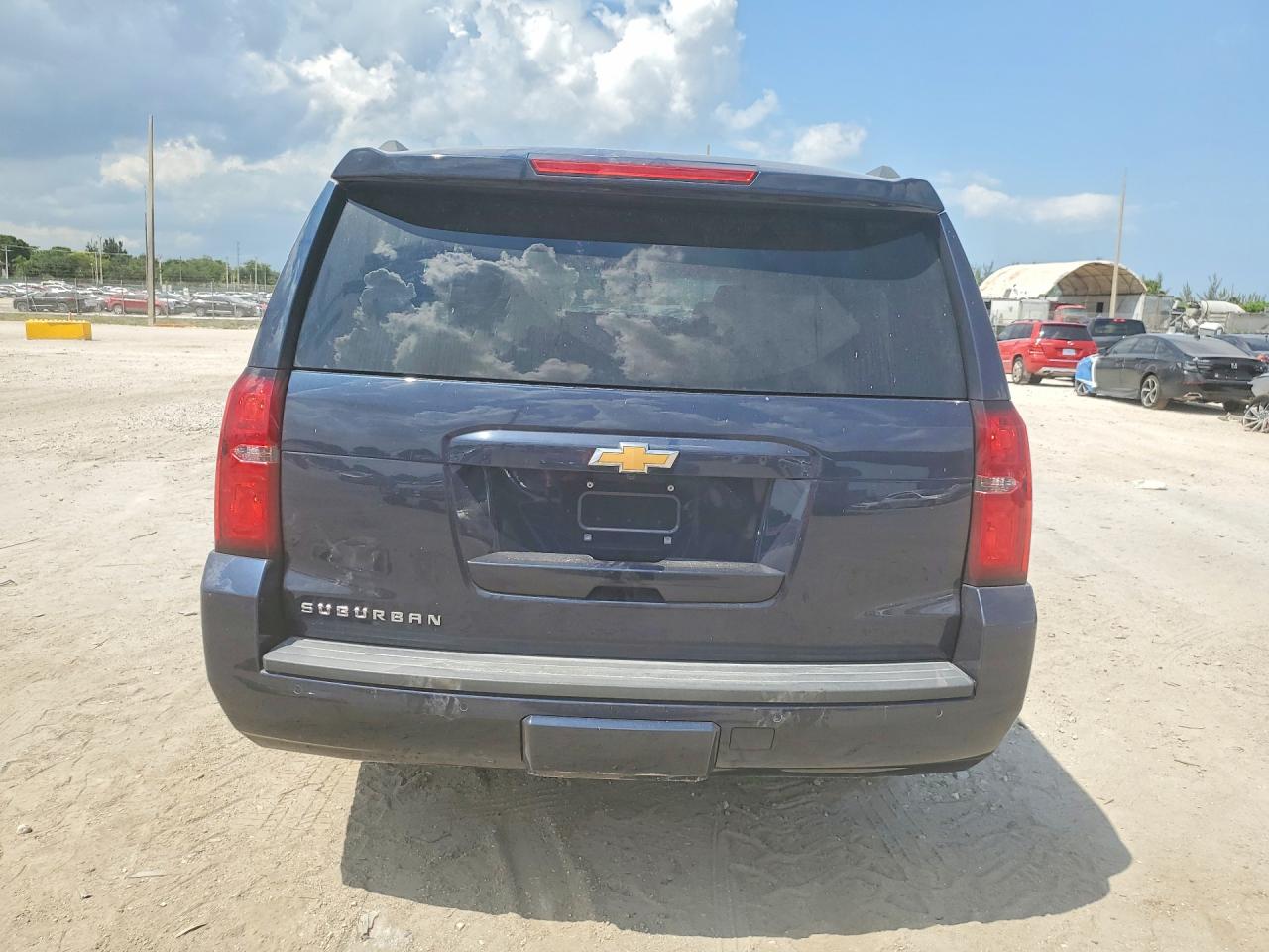 1GNSKHKC8JR130962 · 2018 CHEVROLET SUBURBAN · 6/13