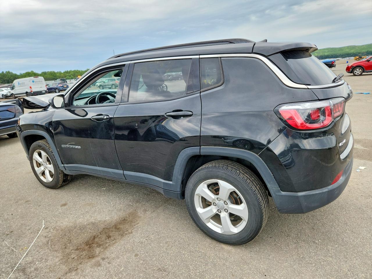 3C4NJDBB4JT354911 · 2018 JEEP COMPASS · 2/13
