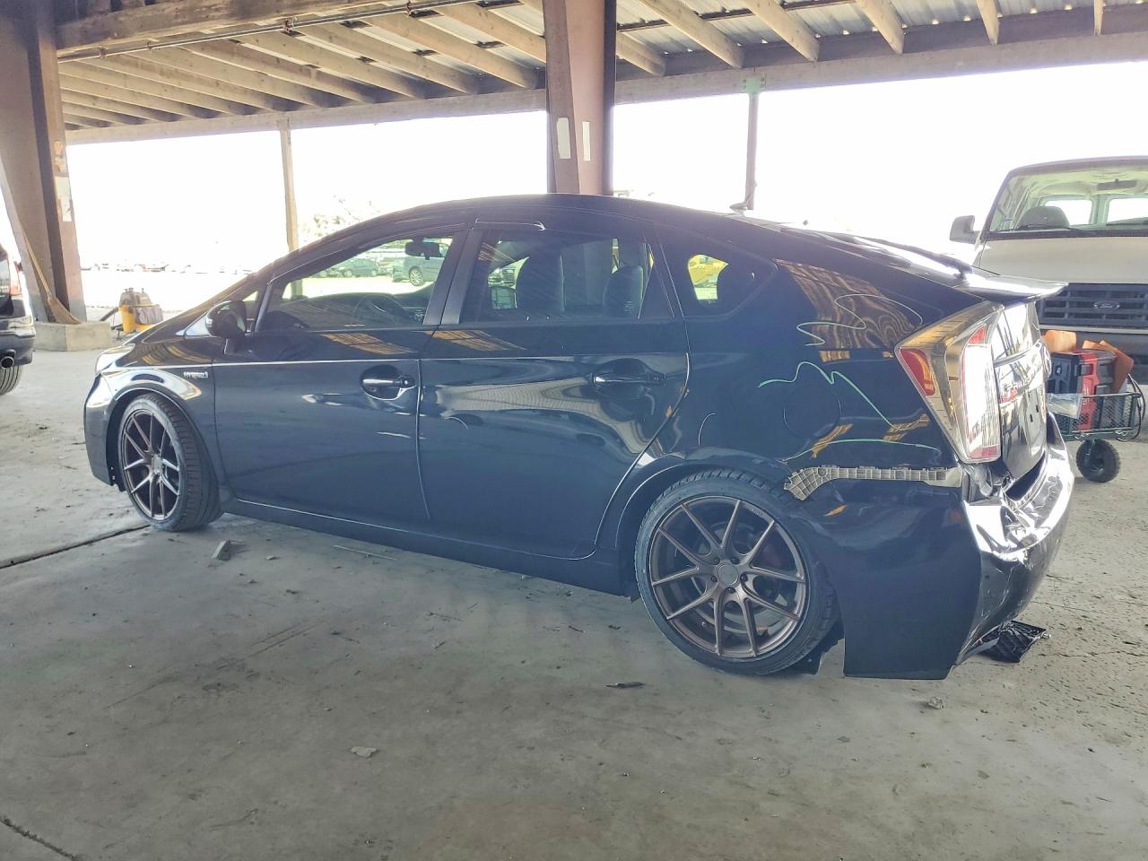 JTDKN3DU6F0437910 · 2015 TOYOTA PRIUS · 2/13