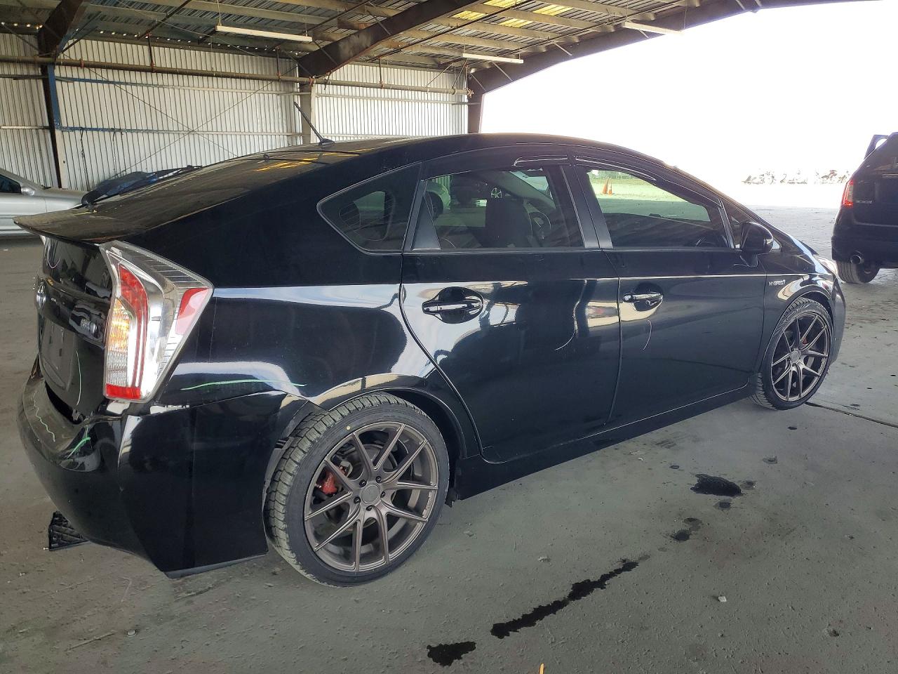 JTDKN3DU6F0437910 · 2015 TOYOTA PRIUS · 3/13