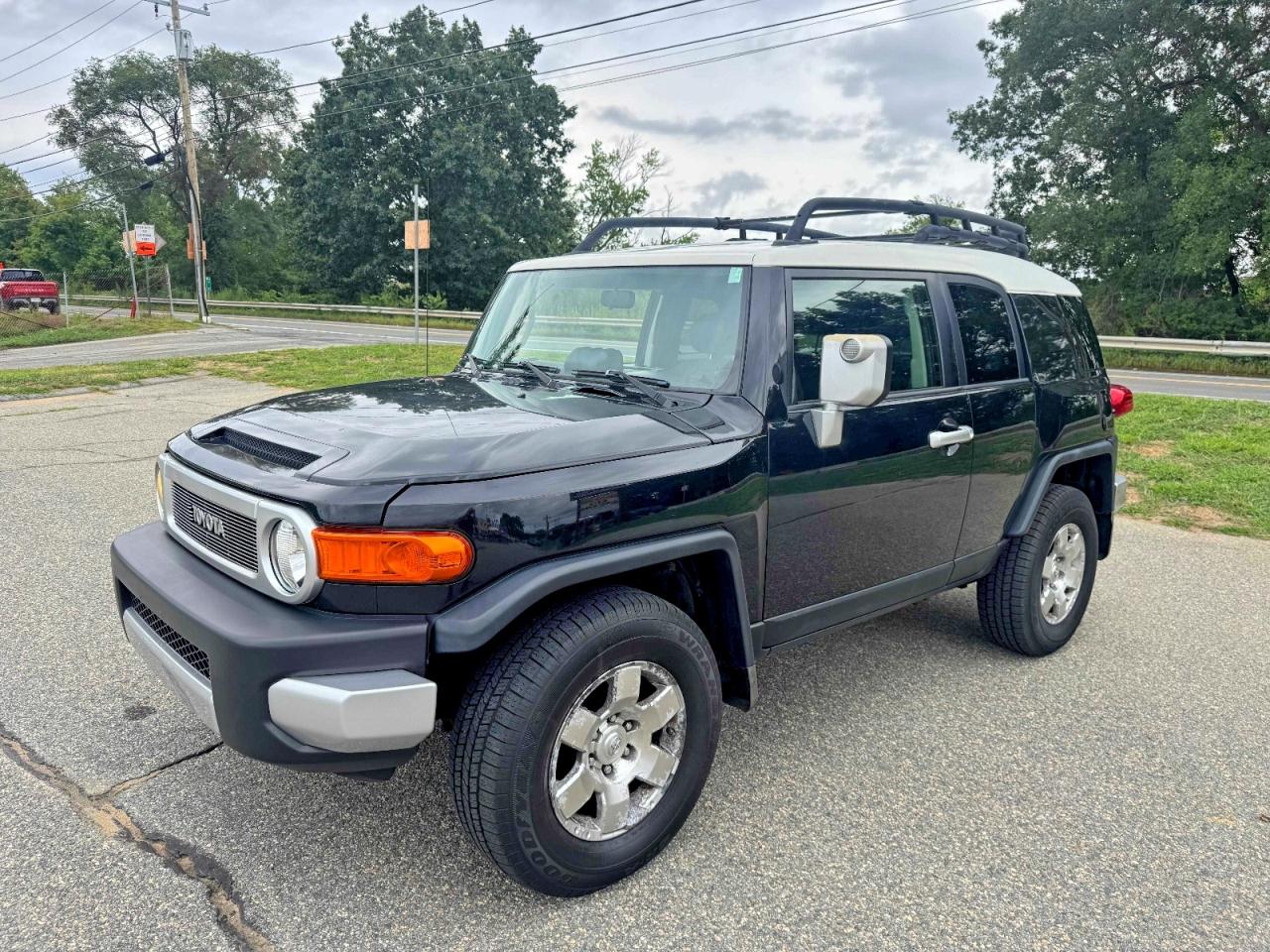 JTEBU11F58K032394 · 2008 TOYOTA FJ CRUISER · 2/11