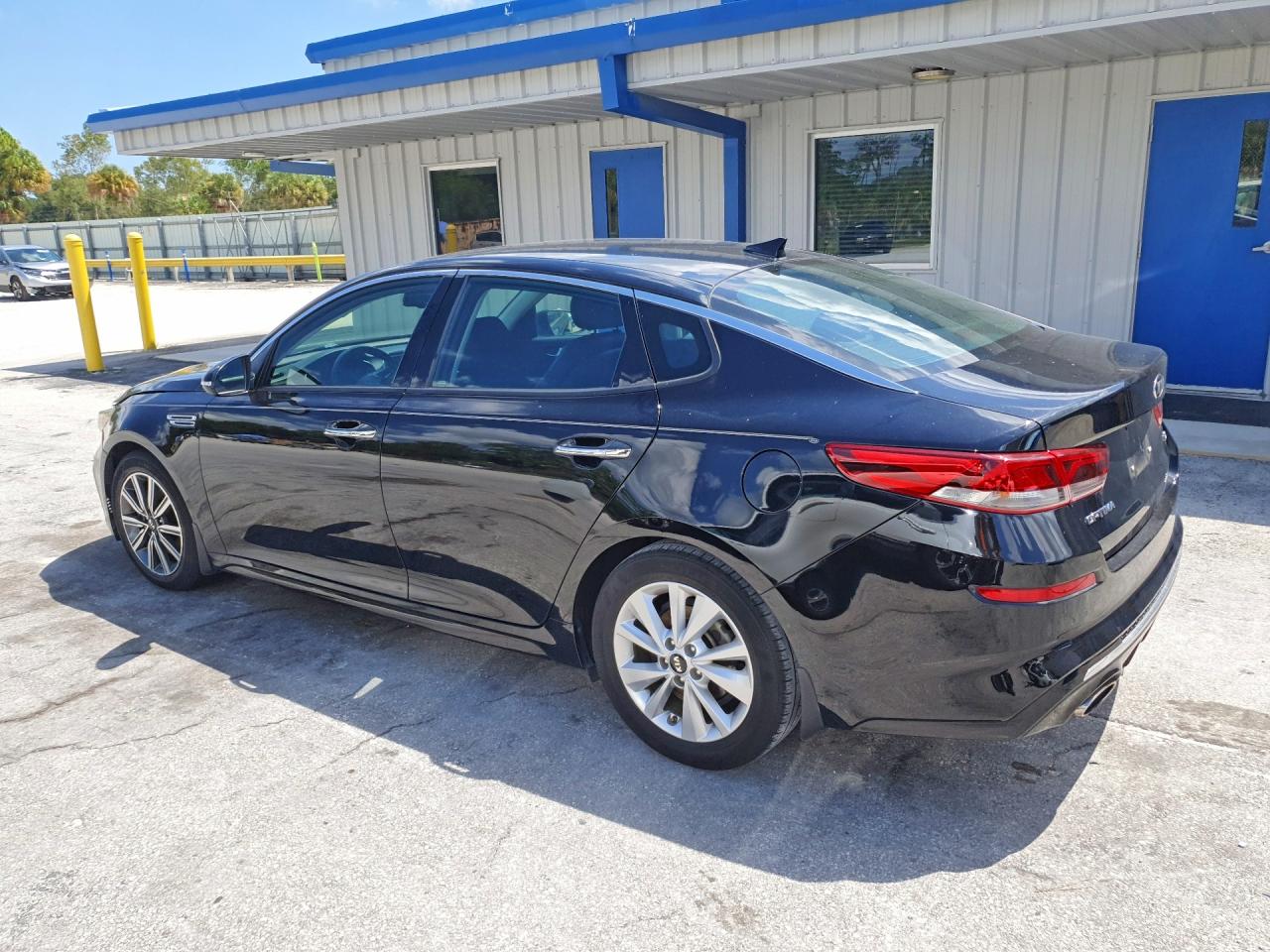 5XXGU4L17KG311702 · 2019 KIA OPTIMA · 2/12