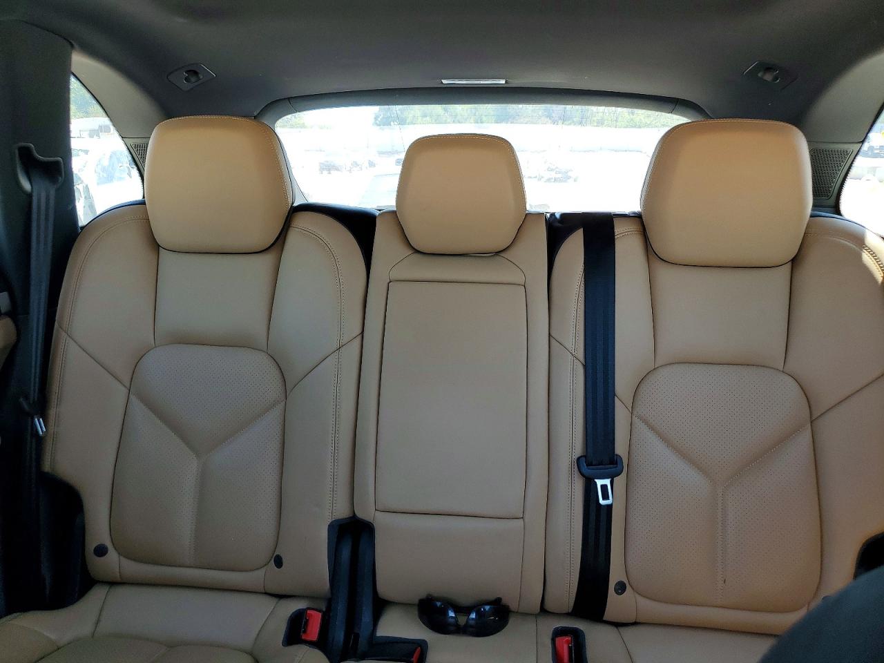 WP1AB2A24HLA52752 · 2017 PORSCHE CAYENNE · 10/13