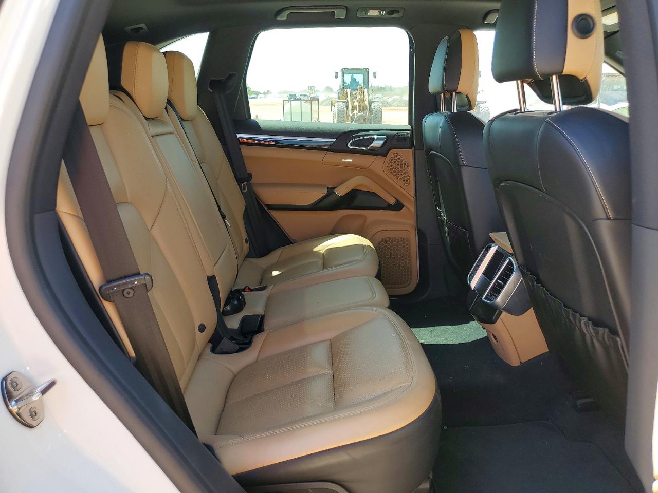 WP1AB2A24HLA52752 · 2017 PORSCHE CAYENNE · 11/13