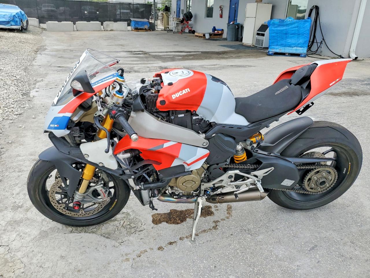 ZDMDAGNW9KB011109 · 2019 DUCATI PANIGALE · 3/10
