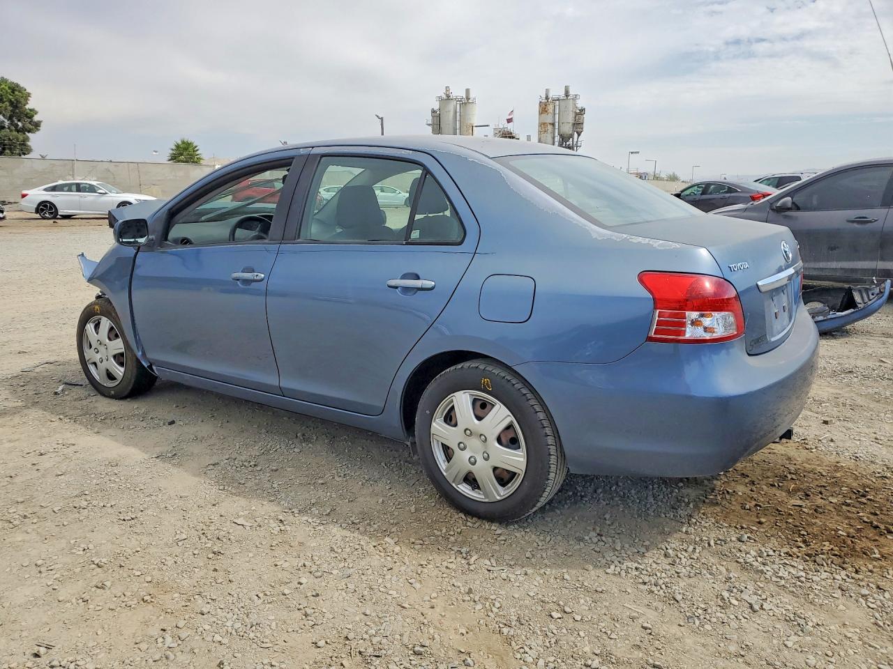 JTDBT4K3XA1363643 · 2010 TOYOTA YARIS · 2/13