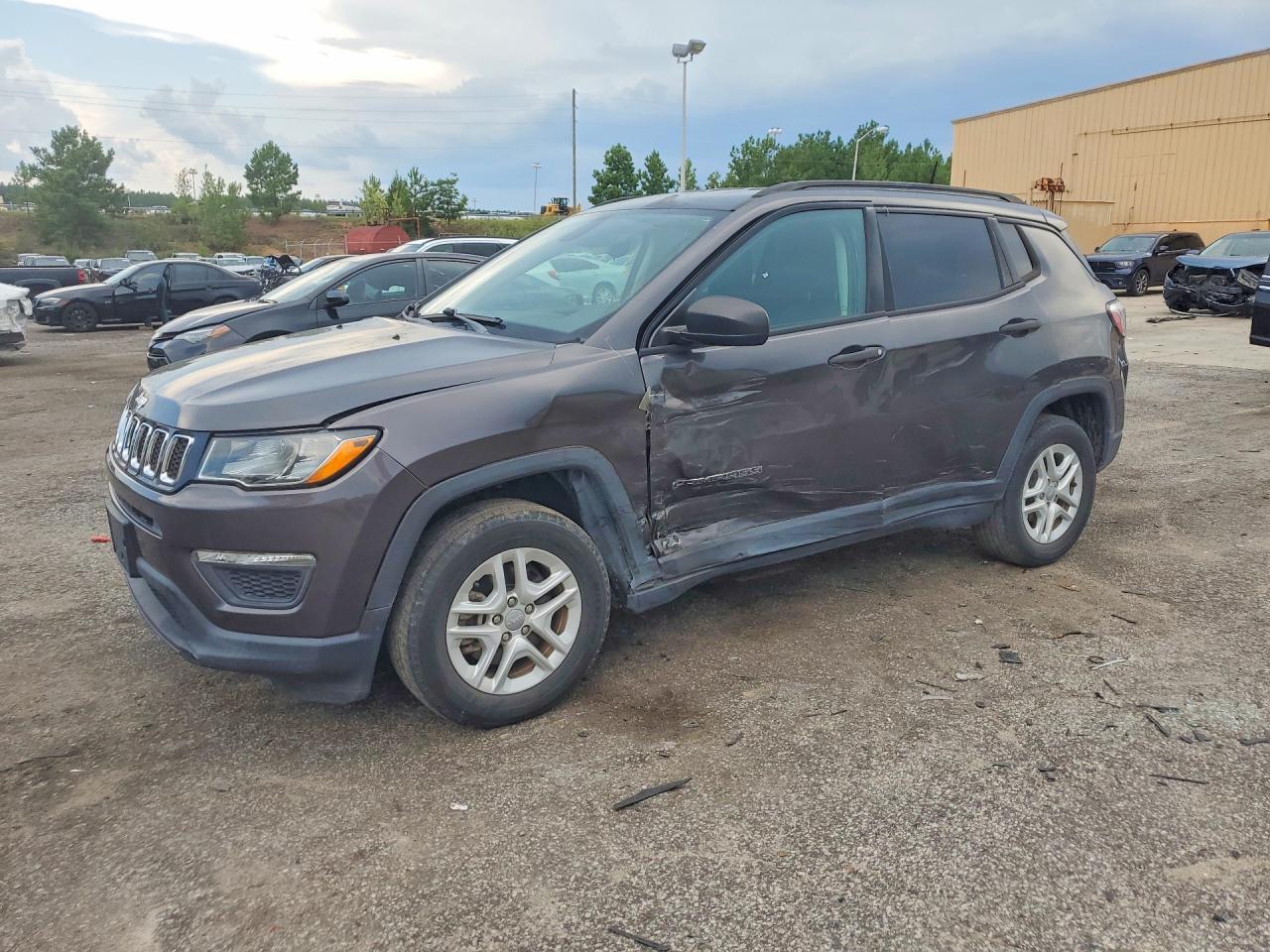 3C4NJCAB7JT255043 · 2018 JEEP COMPASS