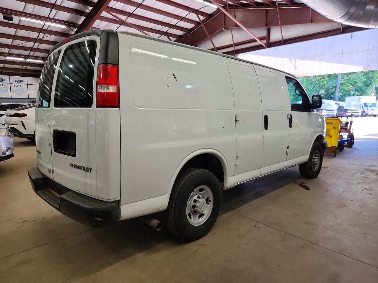 1GCGG25V261106267 · 2006 CHEVROLET EXPRESS G2500 · 3/13
