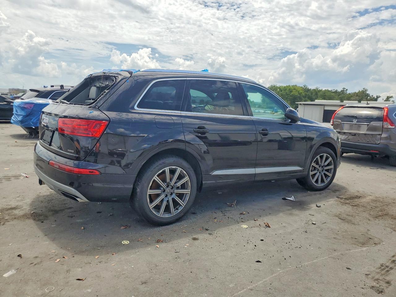 WA1LHAF72JD029911 · 2018 AUDI Q7 · 3/13