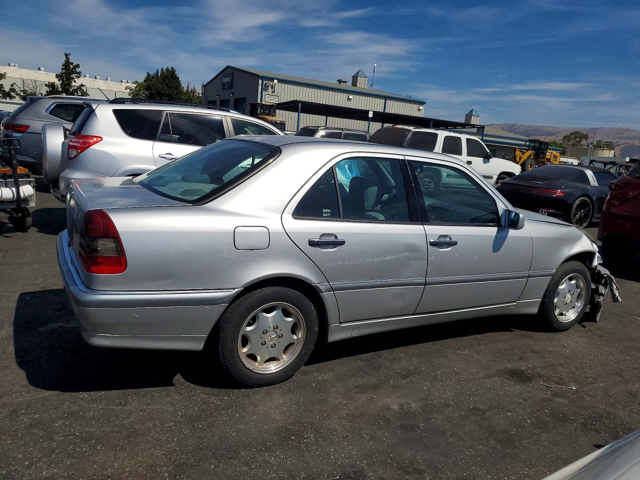 WDBHA23G3WA649071 · 1998 MERCEDES-BENZ C · 3/12
