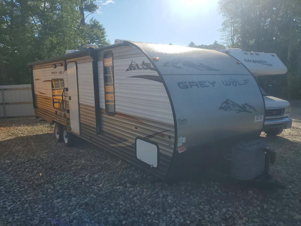 2015 FOREST RIVER GREY WOLF