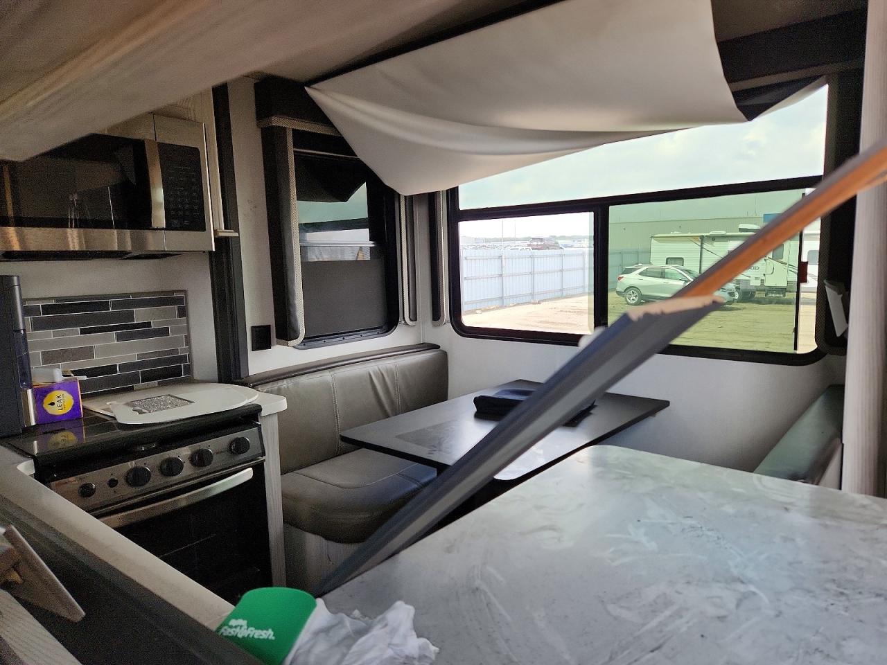 4YDF38331MA742605 · 2021 KEYSTONE MONTANA · 6/10