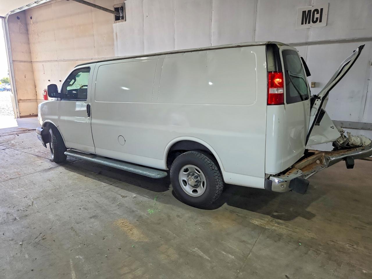 1GCWGAFGXJ1903915 · 2018 CHEVROLET EXPRESS G2500 · 2/13