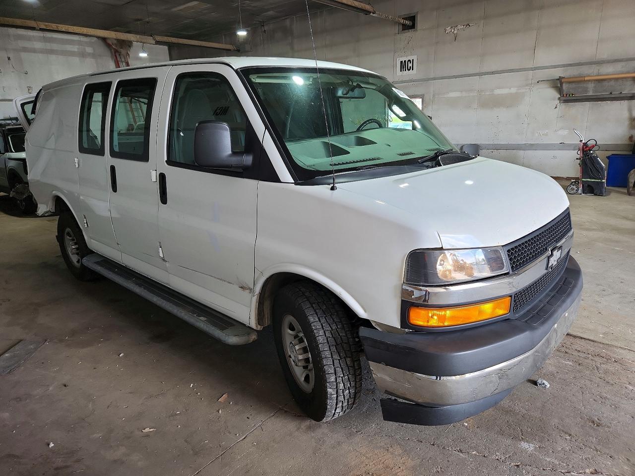 1GCWGAFGXJ1903915 · 2018 CHEVROLET EXPRESS G2500 · 4/13
