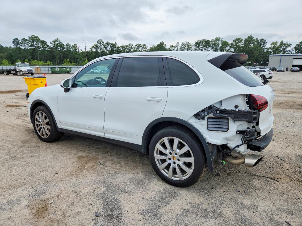 WP1AA2A25GKA16091 · 2016 PORSCHE CAYENNE · 2/13