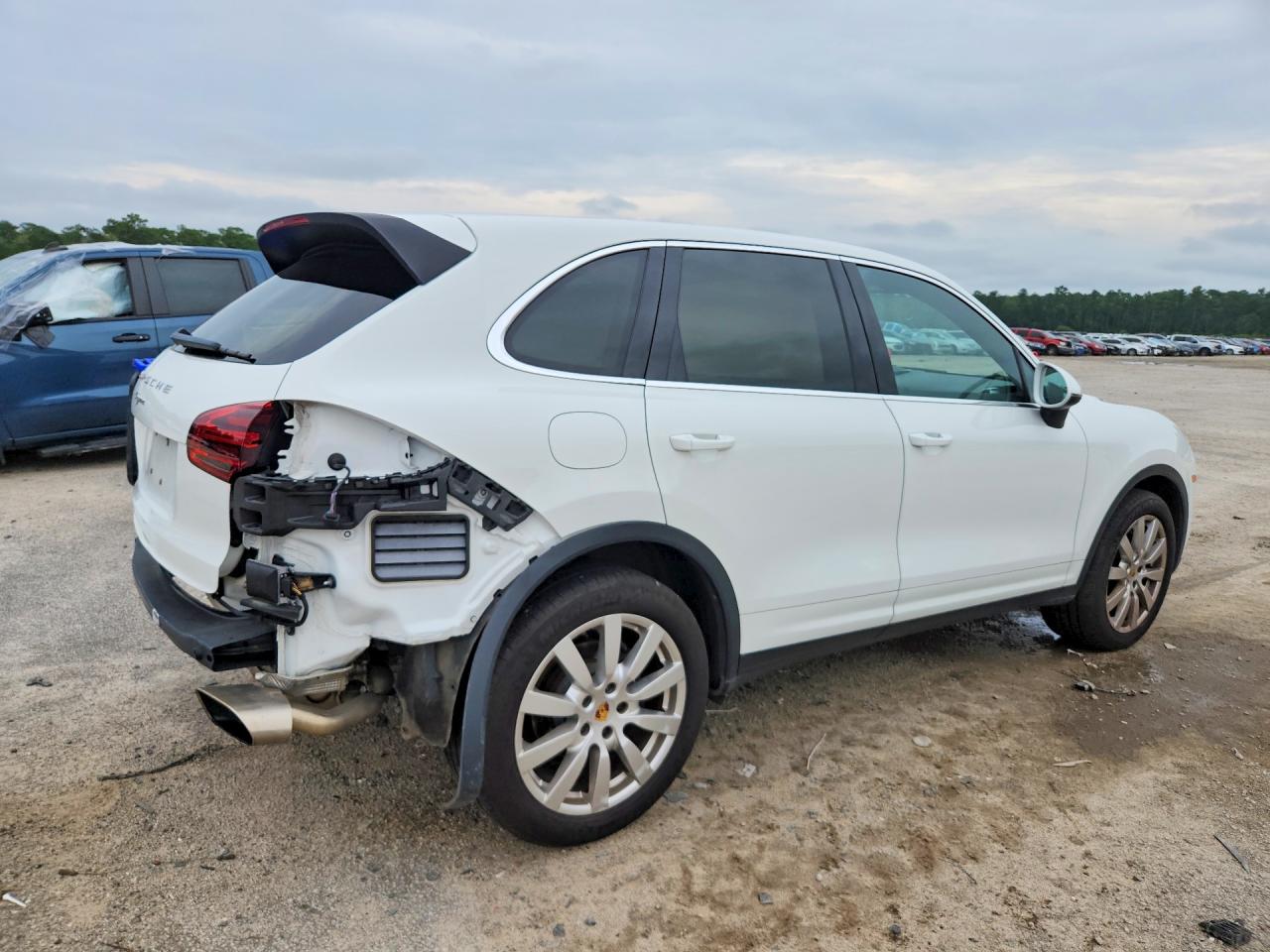WP1AA2A25GKA16091 · 2016 PORSCHE CAYENNE · 3/13