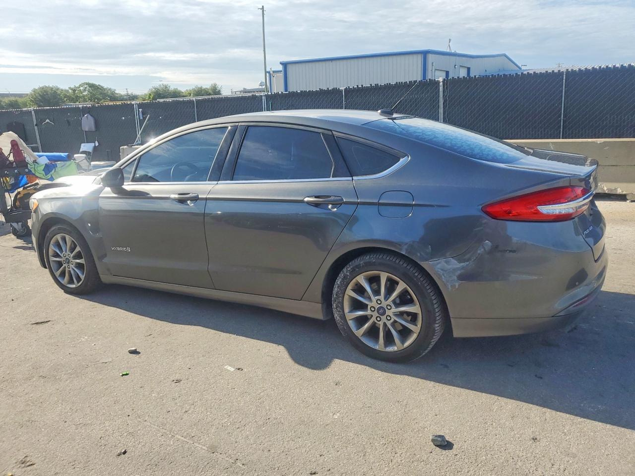 3FA6P0LU4HR240433 · 2017 FORD FUSION · 2/12