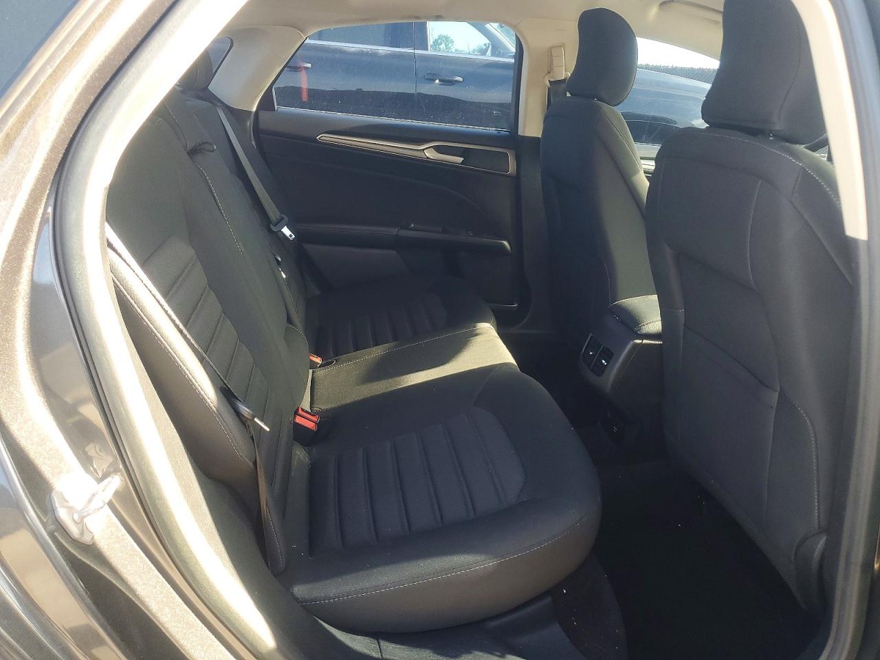 3FA6P0LU4HR240433 · 2017 FORD FUSION · 10/12