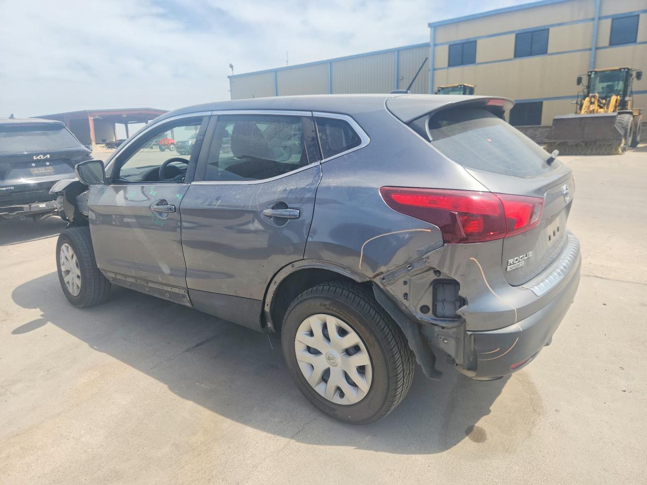 JN1BJ1CP5JW188178 · 2018 NISSAN ROGUE SPORT · 2/14
