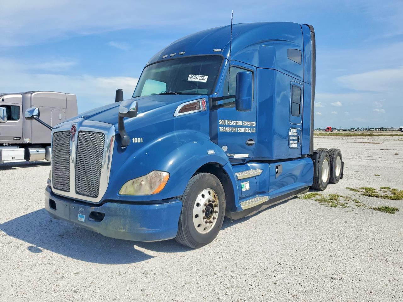 2017 KENWORTH CONSTRUCTION