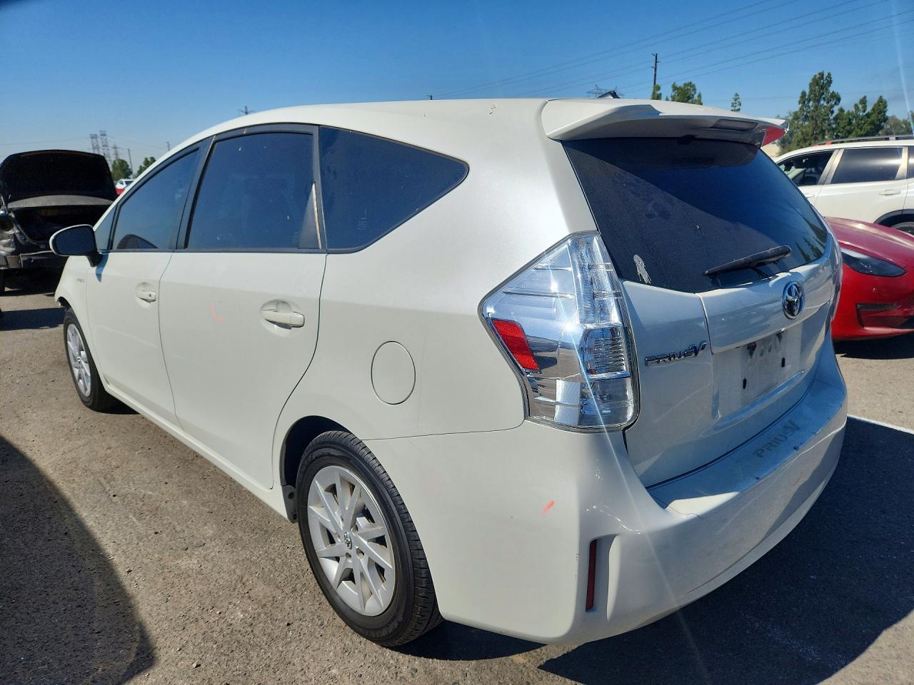 JTDZN3EU3EJ012733 · 2014 TOYOTA PRIUS V · 2/13