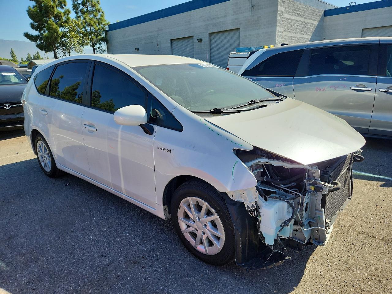 JTDZN3EU3EJ012733 · 2014 TOYOTA PRIUS V · 4/13
