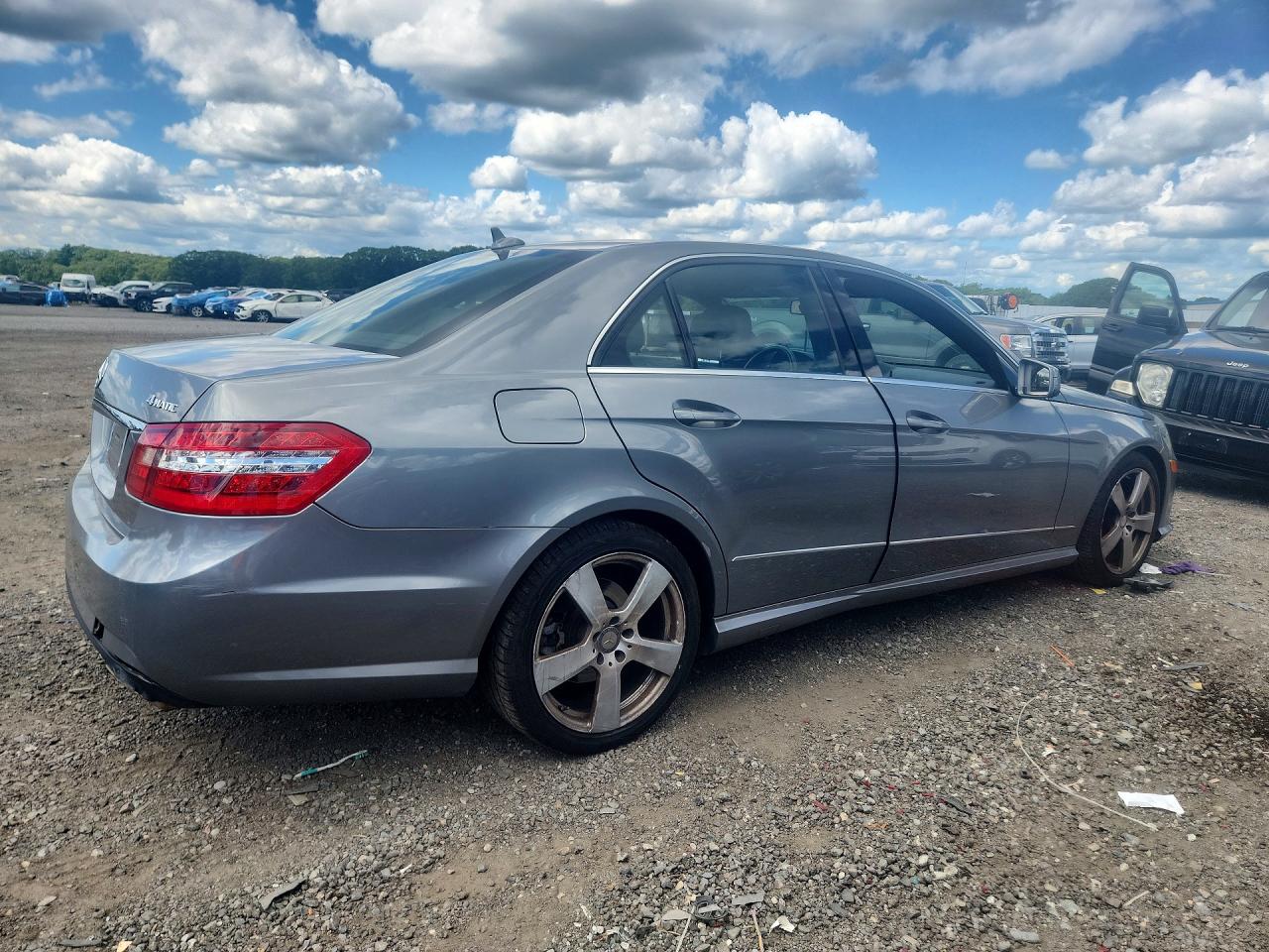 WDDHF8HB8BA437382 · 2011 MERCEDES-BENZ E · 3/12