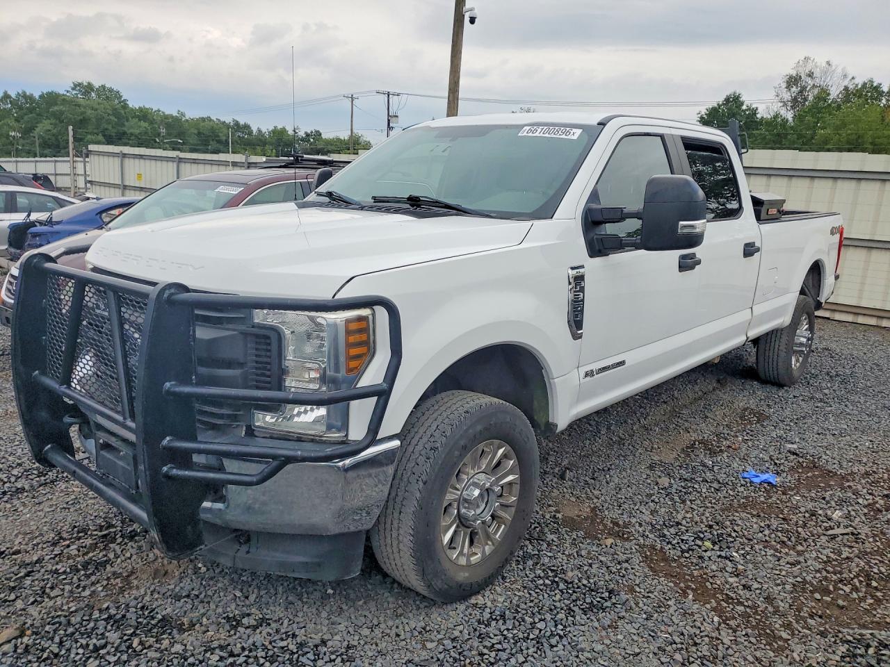 1FT8W3BT1KED19276 · 2019 FORD F350