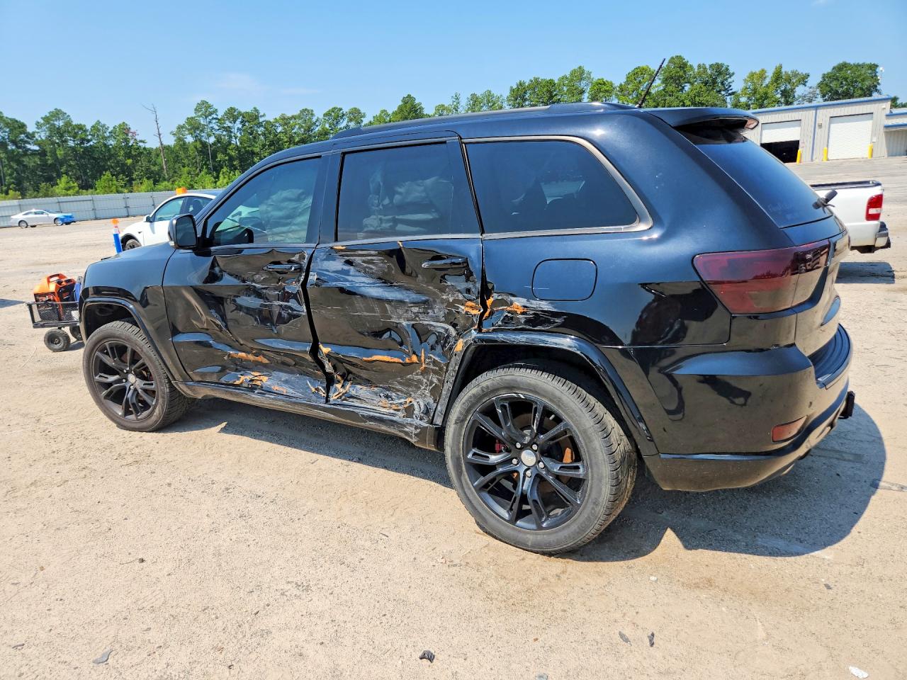 1J4RR5GT2BC581667 · 2011 JEEP GRAND CHEROKEE · 2/12