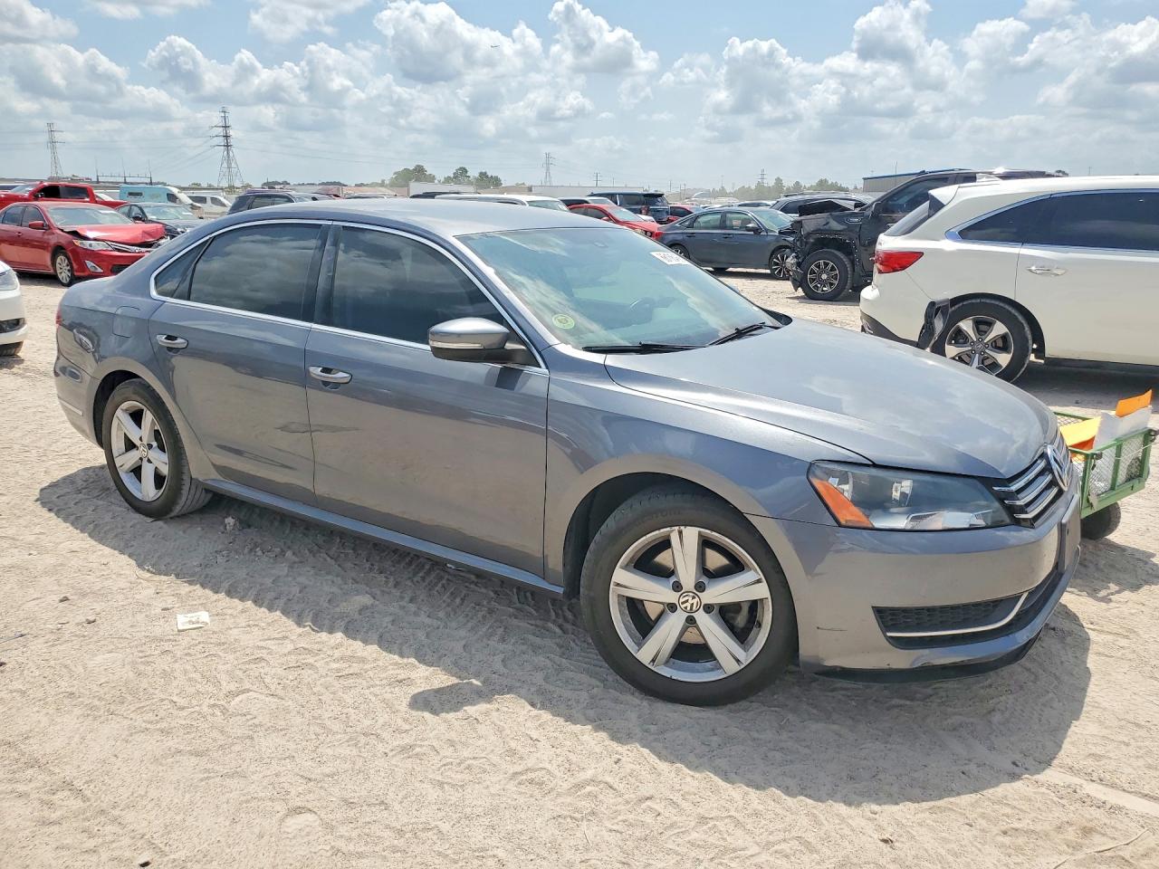 1VWBH7A3XDC084610 · 2013 VOLKSWAGEN PASSAT · 4/12