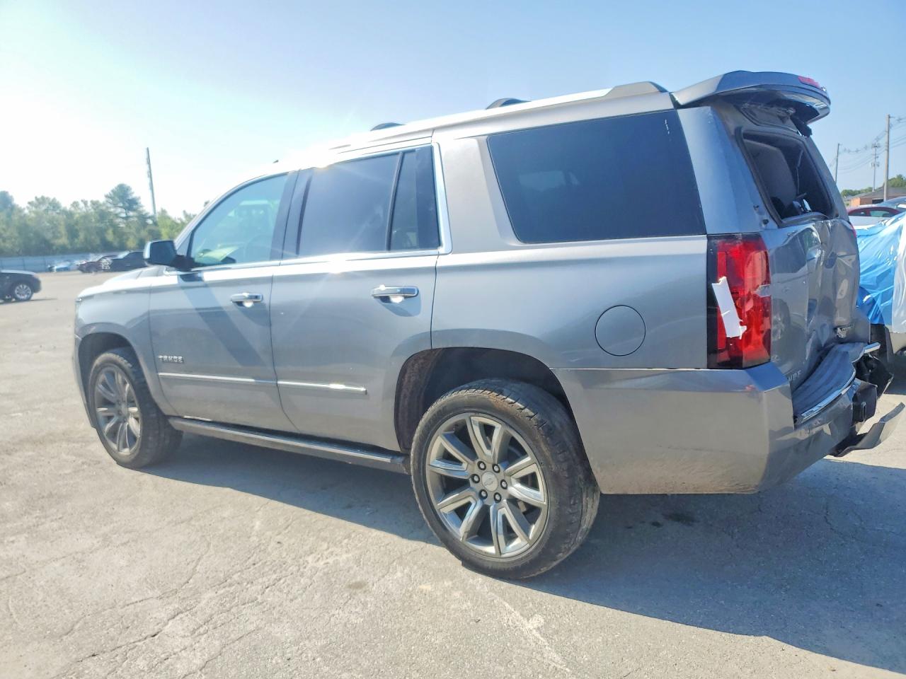 1GNSKCKC1JR300551 · 2018 CHEVROLET TAHOE · 2/13
