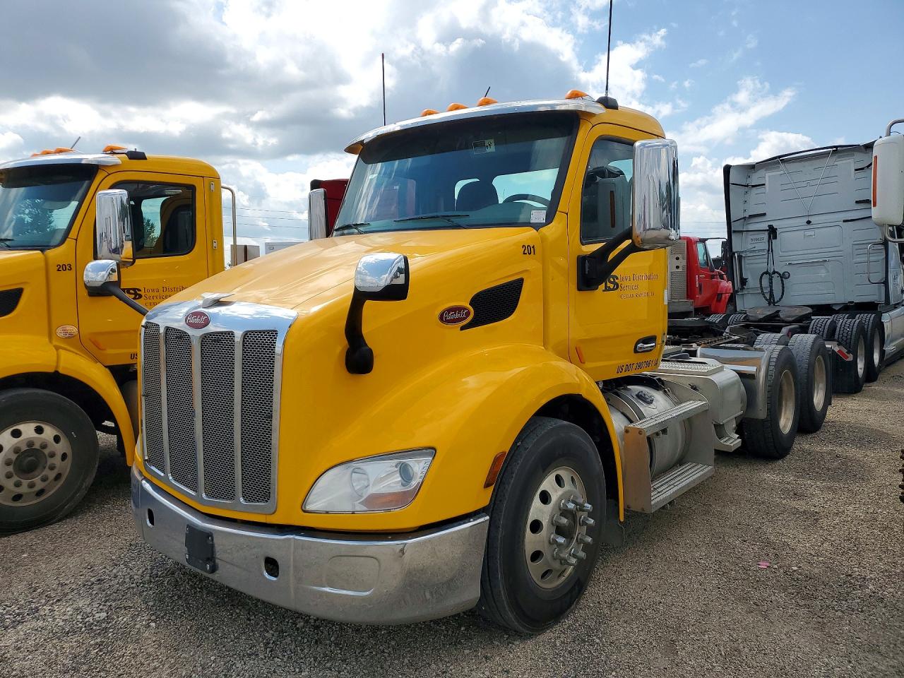 1XPBDP9X6KD610033 · 2019 PETERBILT 579