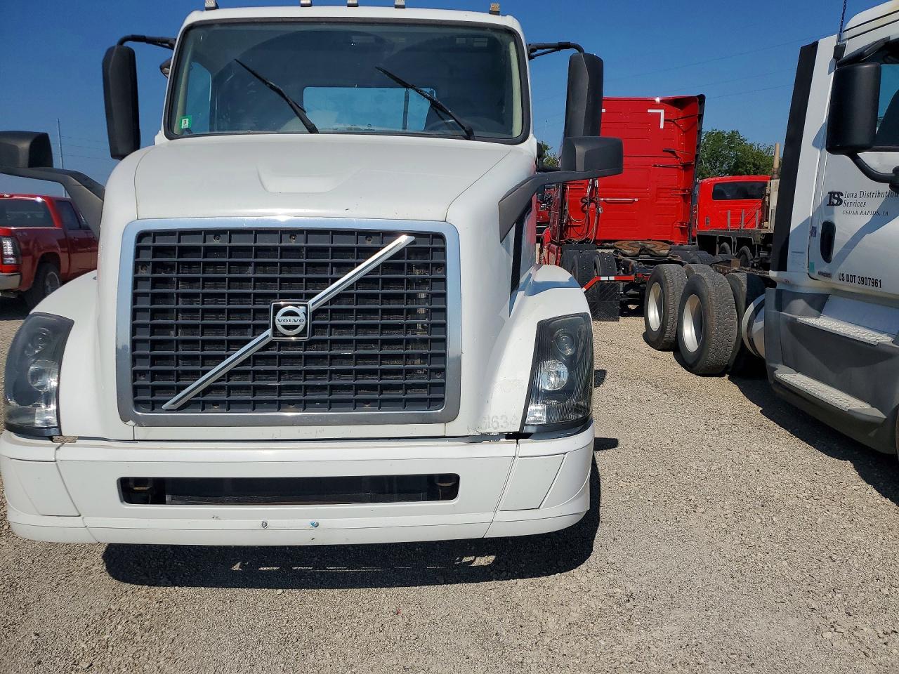 4V4NC9EG9GN941634 · 2016 VOLVO VN · 5/13