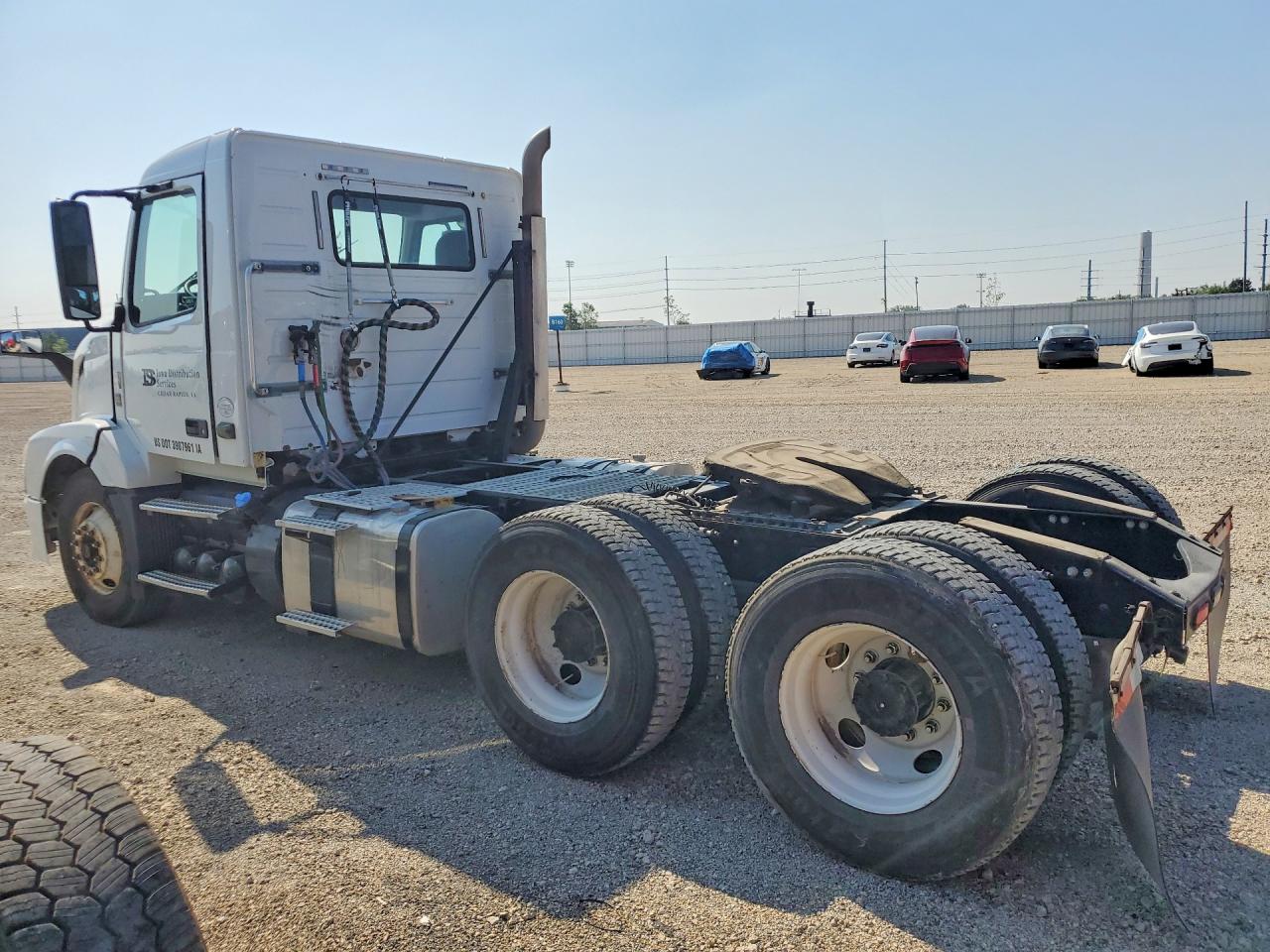 4V4NC9EG9GN941634 · 2016 VOLVO VN · 2/13