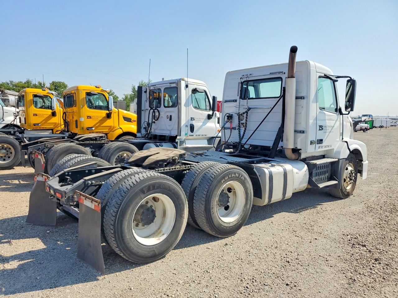 4V4NC9EG9GN941634 · 2016 VOLVO VN · 3/13