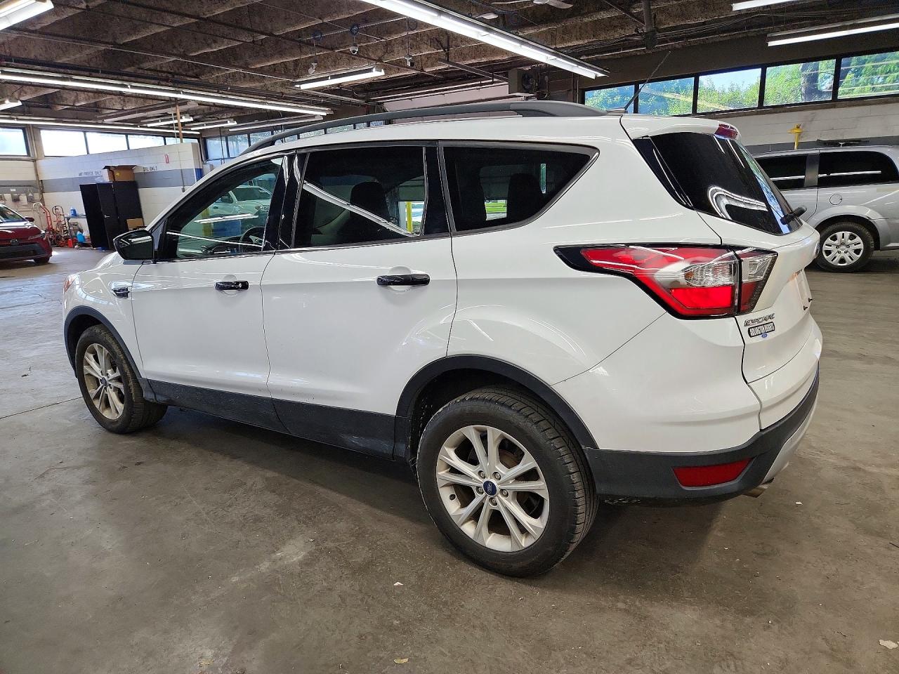 1FMCU9GD3JUD34740 · 2018 FORD ESCAPE · 2/13