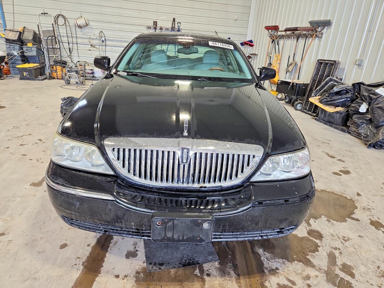 1LNHM83W34Y619295 · 2004 LINCOLN TOWN CAR · 5/12