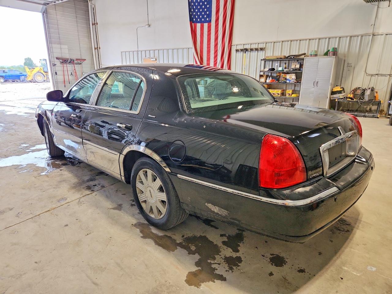 1LNHM83W34Y619295 · 2004 LINCOLN TOWN CAR · 2/12