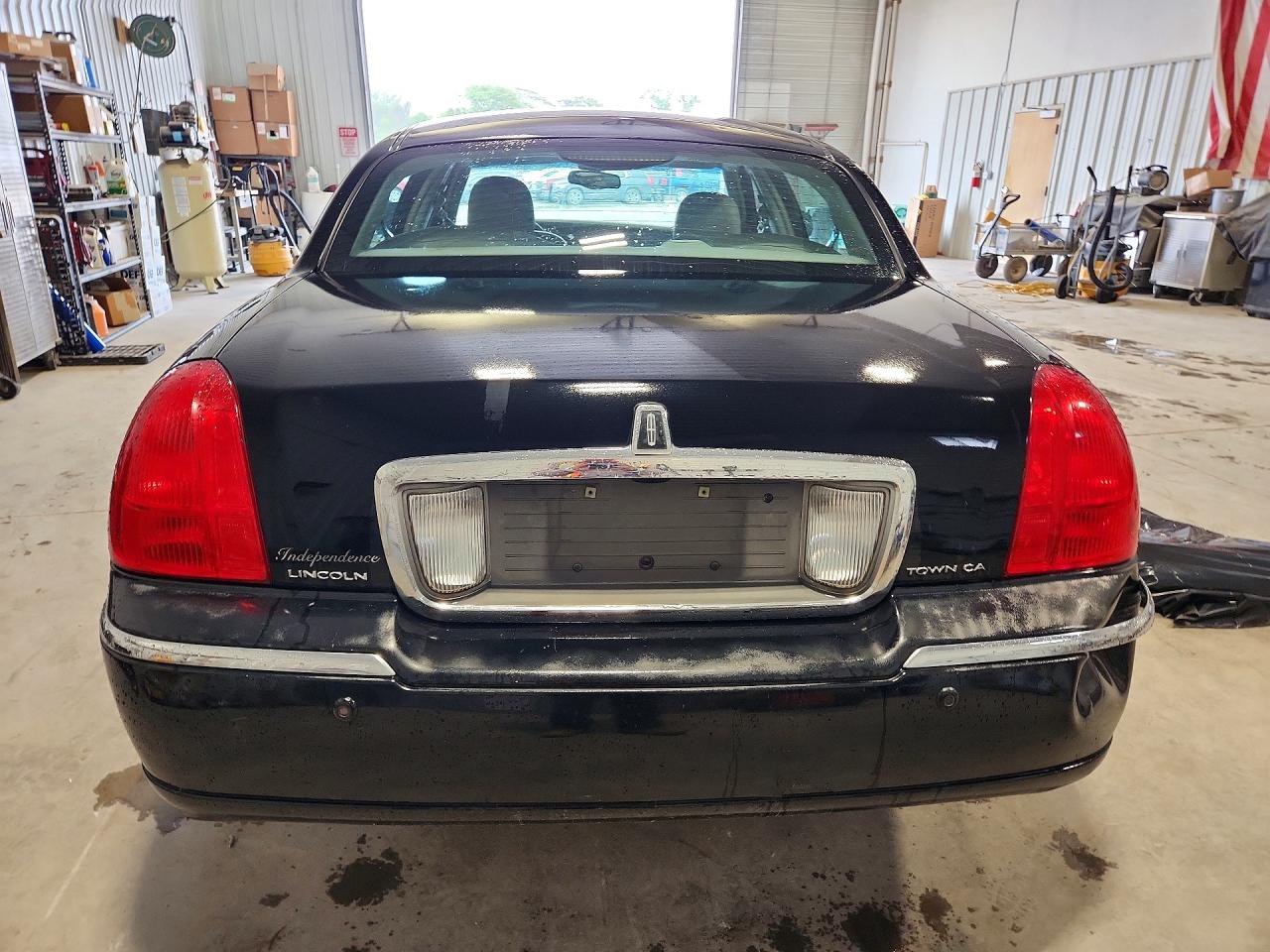 1LNHM83W34Y619295 · 2004 LINCOLN TOWN CAR · 6/12